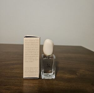 Giorgio Armani Si Fragrance with Ivory Cap